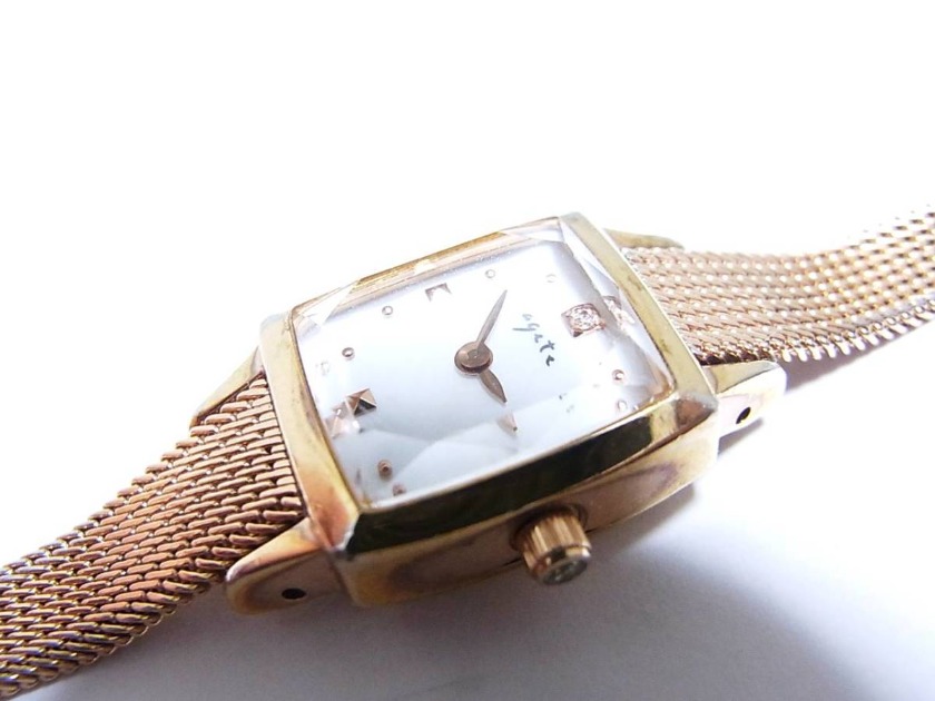 アガット(時計)の電池交換はいくらでできるの？