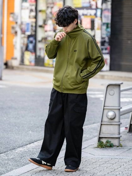 カーキ×ワイドカーゴ