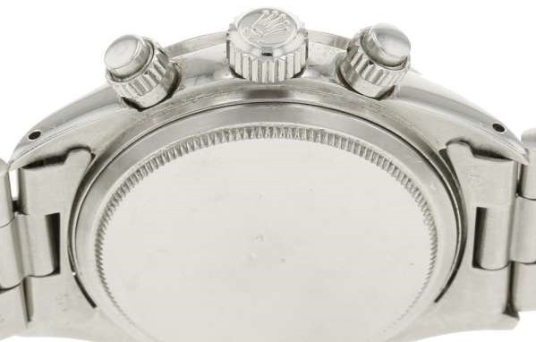 裏蓋のギザギザの角度の違い