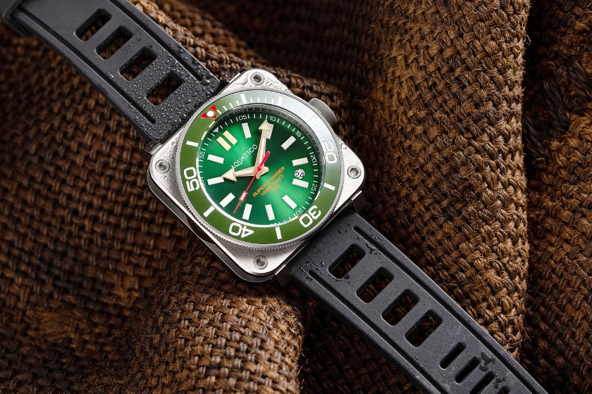 SUPER CHARGER DIVE 1000は本格的かつ個性的なダイバーズ