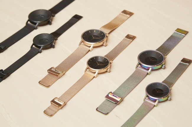 金属ベルトは外してから作業