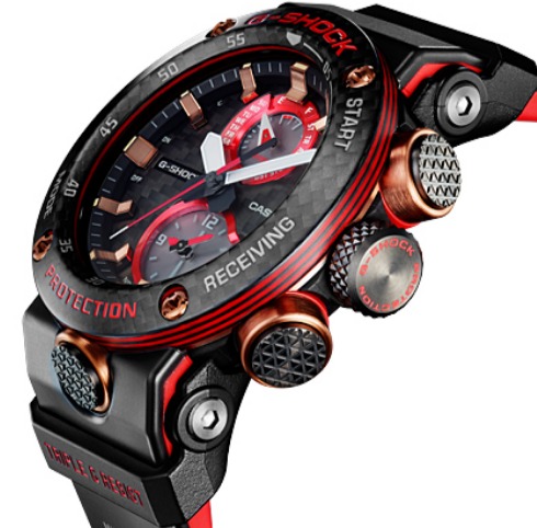 レッド×ゴールドカラーが目を引く限定モデル