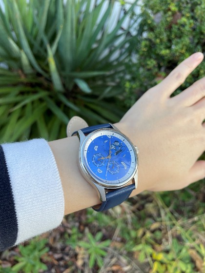 太陽の下でも視認性を確保