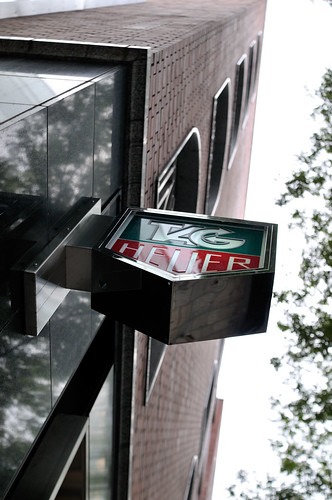 正規店のサポートを受けられなくなる可能性がある