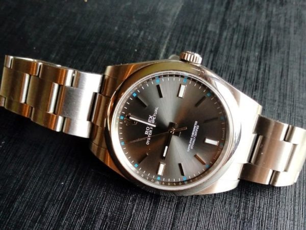 114300(ロレックスオイスターパーペチュアル39)の特徴は？