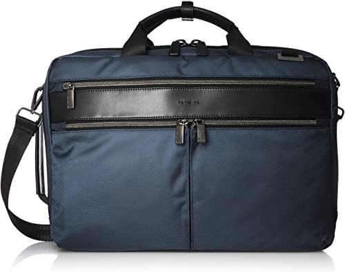 コーデ2：ブラウンスーツ×ネイビー