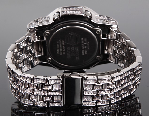 G-SHOCKのベルトはカスタムすると時計が見違える