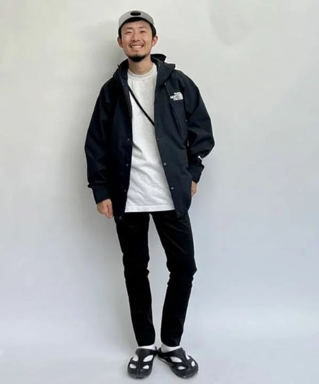 黒マウンテンパーカー春3