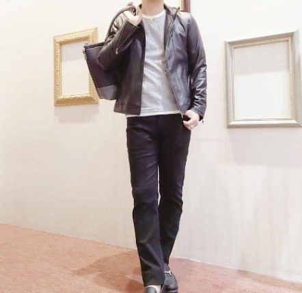 短めライダースと革靴