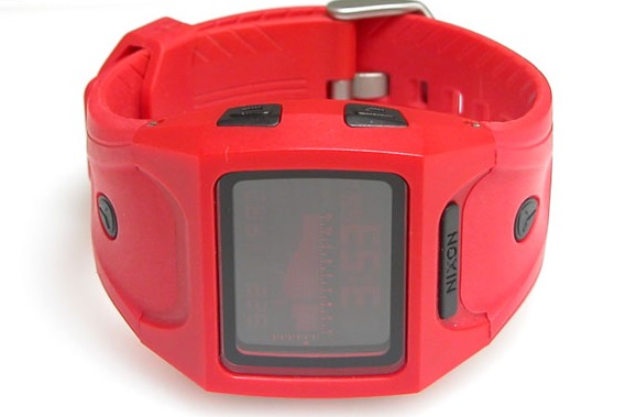 裏蓋を閉じ元に戻す