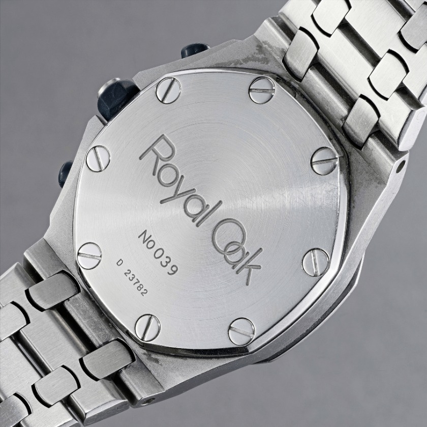 ケースバックの違い