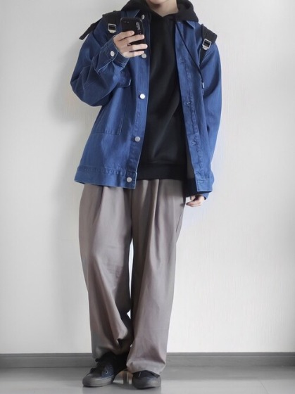コーデ2：ブルージャケット×ルーズパンツ