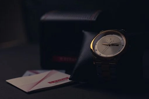 シンプルから本格的な腕時計まで展開