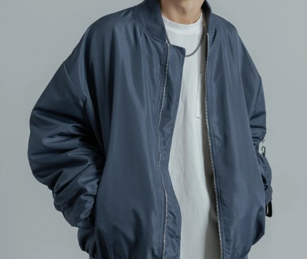 MA-1(ネイビー)のおしゃれな着こなし⑨Rocky Monroe