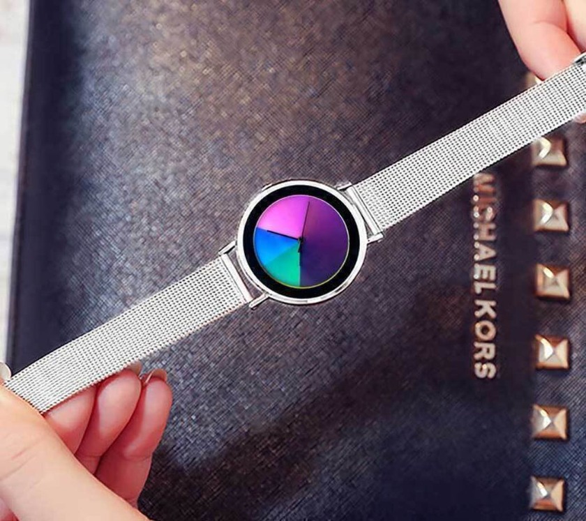 気分が上がる”変色カラーフルー時計”で毎日を楽しく過ごそう！