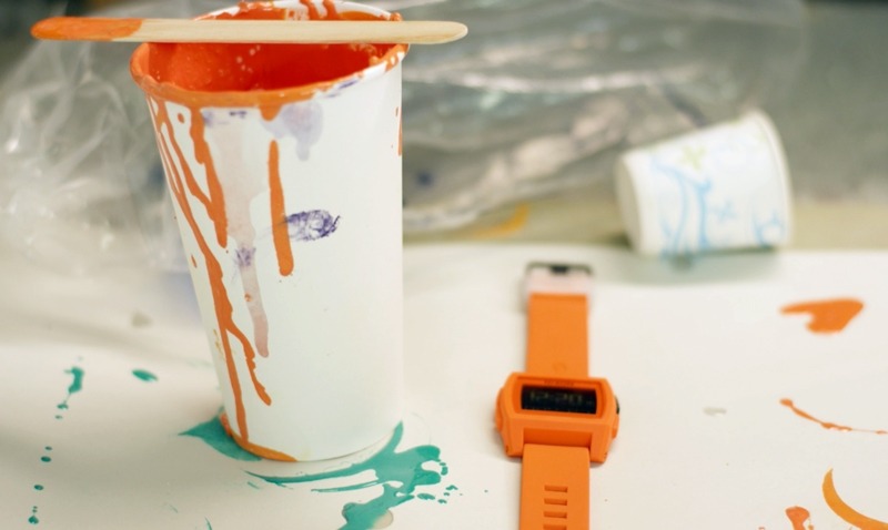 NIXON(ニクソン)のレディース腕時計：プライベート用には明るい色が良い