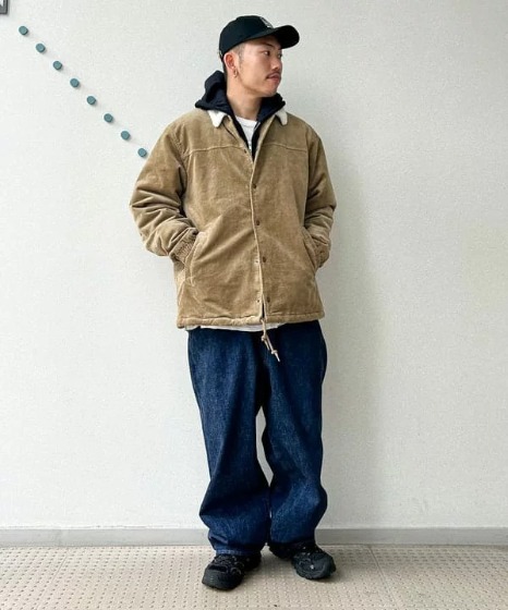 ベージュ+パーカー