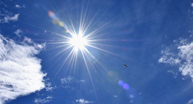 ③紫外線を抑える「UVカットレンズ」