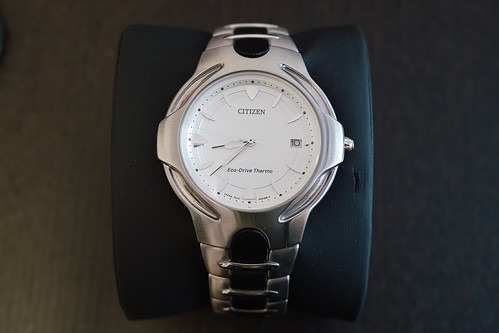 シチズン「コスモトロン」の電池交換は修理店に依頼する