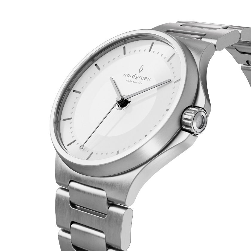 オンオフ問わず活躍するシンプルデザイン