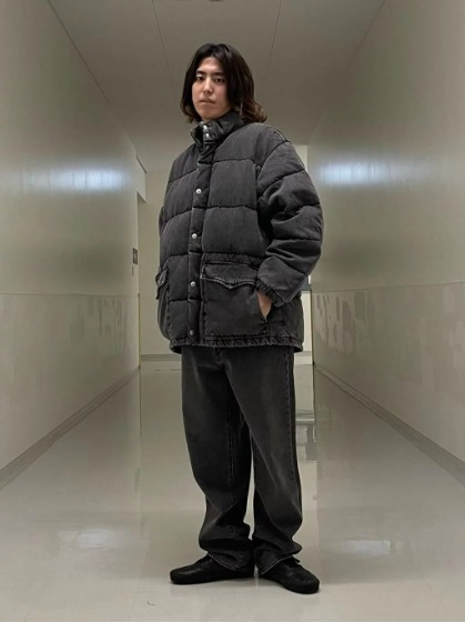 ブラック×ブラックパンツ