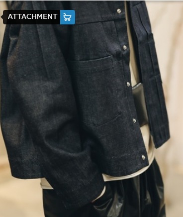 コーデ1：ネイビージャケット×オフホワイト