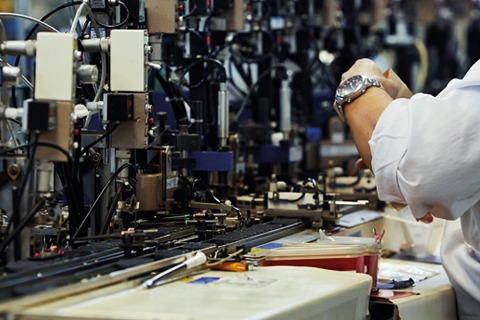 国産ミヨタ製ムーブ搭載 正確な時間を表示