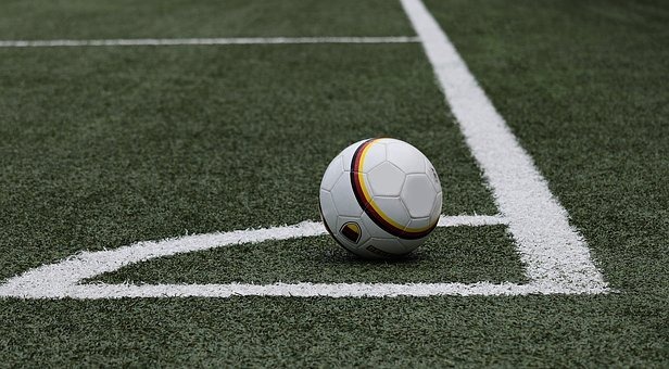 サッカー審判用腕時計は機能と視認性が大切