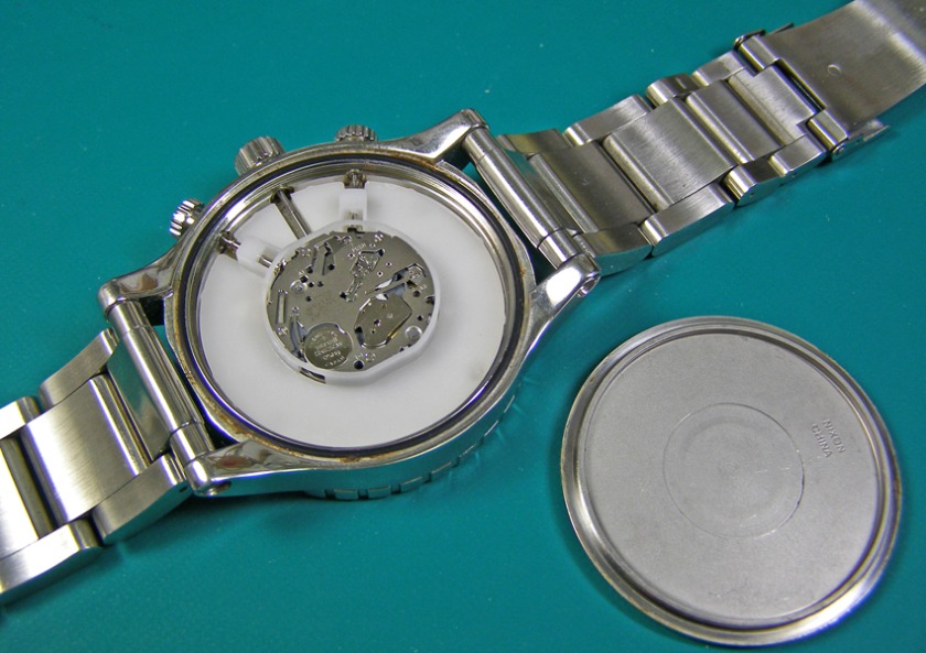 時計店・専門業者で電池交換をする