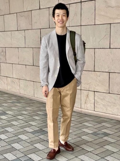 コーデ4：カジュアルスーツ×グリーン