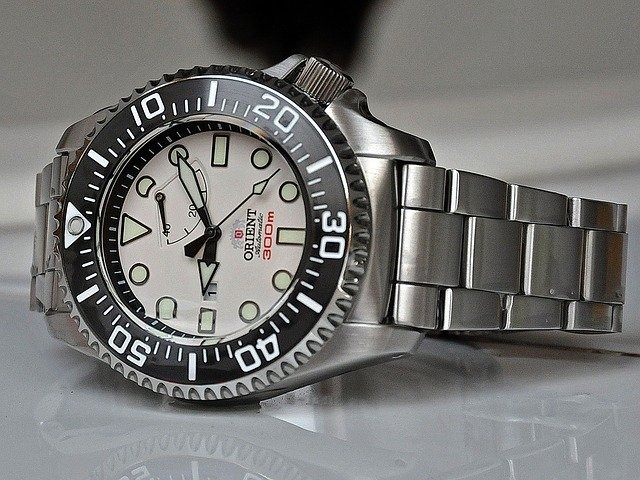 オリエントのダイバーは色合いが美しい腕時計