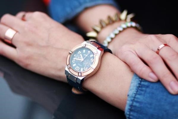 GUESS(時計)の電池交換は実績のある修理店で