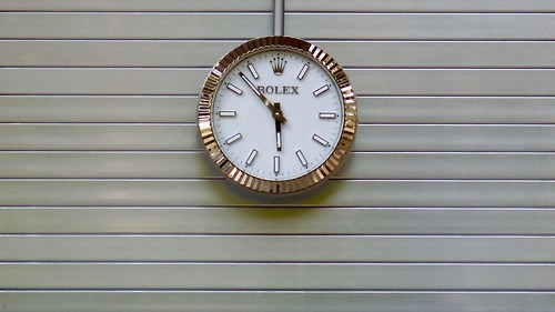 ロレックスのデイデイトの中古時計は相場を見て購入しよう