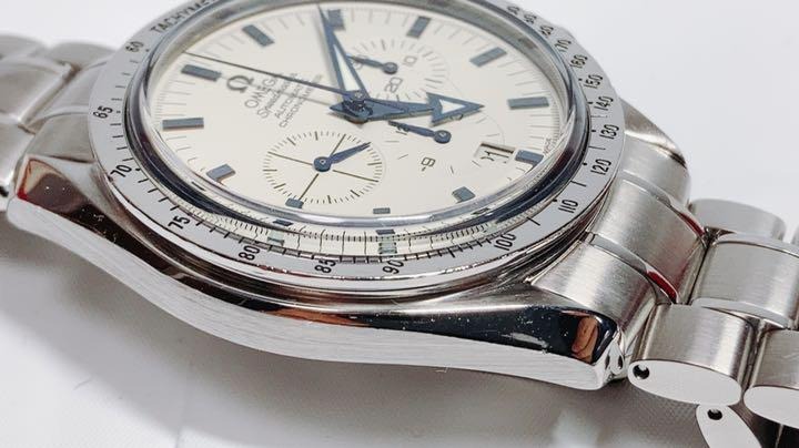 人と被りにくいレアな白文字盤