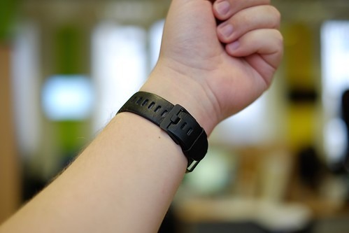 ディーゼルのスマートウォッチはSNS通知や通話も可能な機能的時計