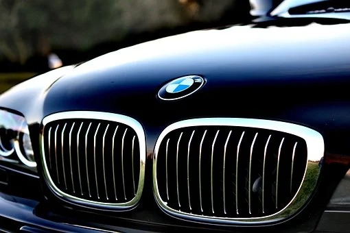 自動車メーカーBMWとコラボした時計