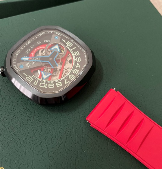 ワンタッチで付け替え可能なストラップ