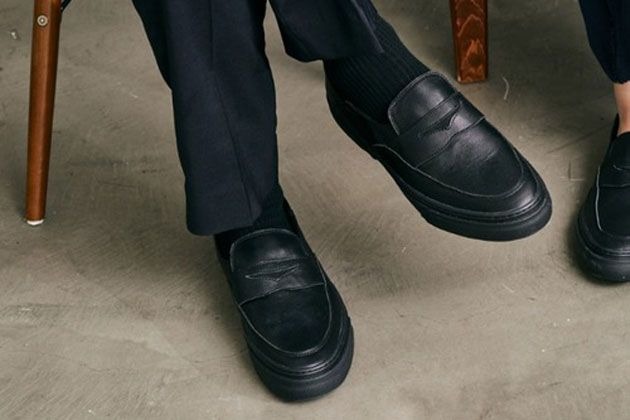 コーデ1：セットアップスーツ×黒レザー