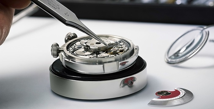 完全スイスメイドの機械式時計で技術が高い