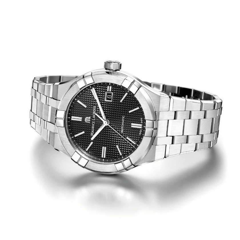 モーリスラクロア AI6008-SS002-330-1の中古相場