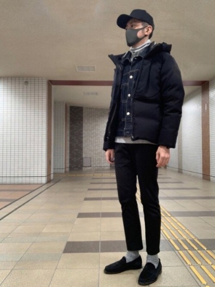 コーデ10：ネイビー×黒ダウンジャケット