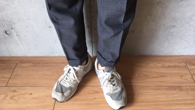 ②シンプルな"モノトーンカラー"