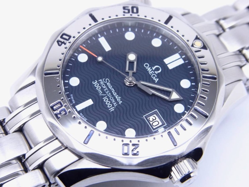 オメガ"シーマスター"はサインが出たらすぐ電池交換を