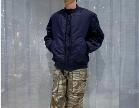 MA-1(ネイビー)のおしゃれな着こなし⑧B.C STOCK