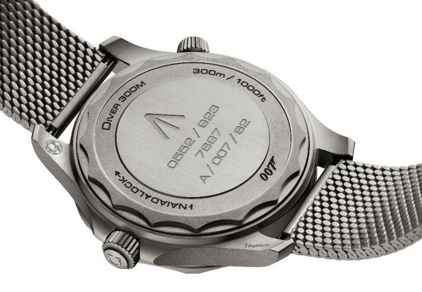 特徴4：裏蓋の数字に意味あり