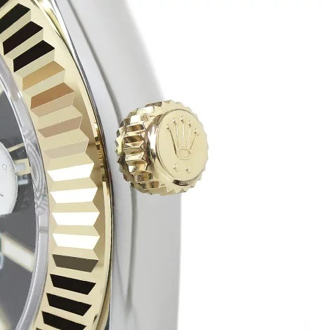 フルーテッドベゼルの傷に注意