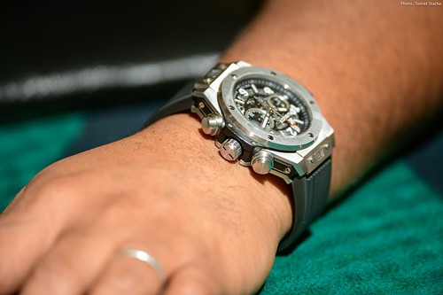 ウブロ(HUBLOT)の見分け方①ラバーベルトの香り