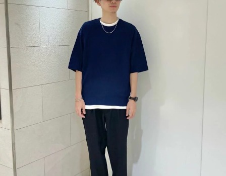 ネイビーTシャツ×サンダル