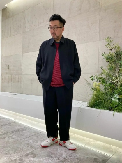 ブラック×赤スウェット