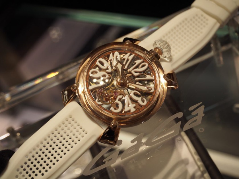 ガガミラノの電池交換は業者に依頼する方が安心